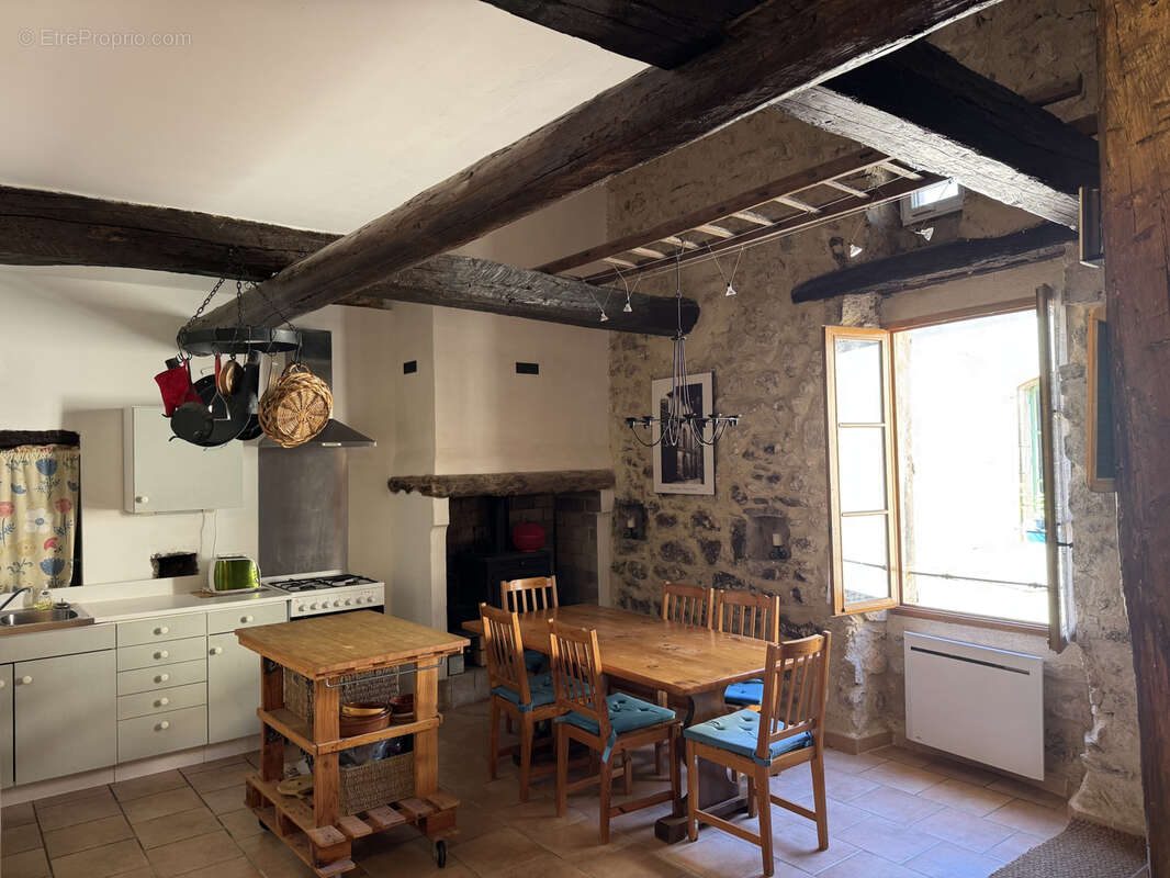 Maison à MONTPEYROUX