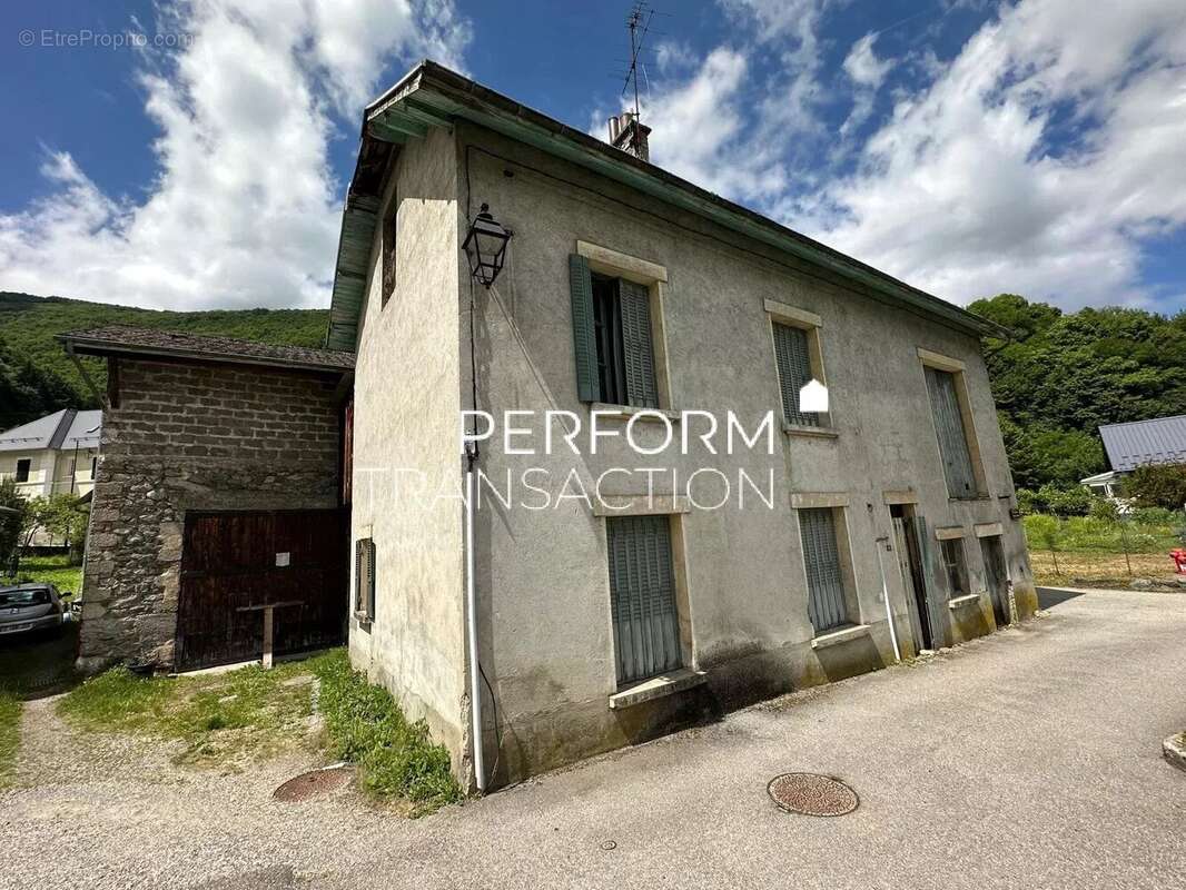 Maison à SAINT-BARTHELEMY-DE-SECHILIENNE