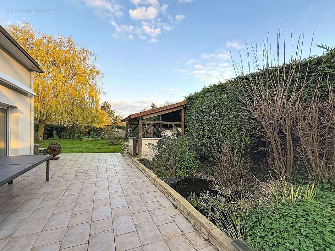 COLOMBY ANGUERNY - Maison de 8 pièces sur terrain de plus de 1 300 m2 - photo 15