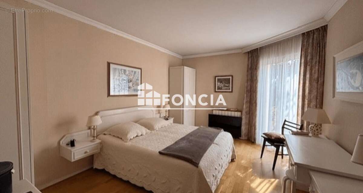 Maison à SAINTE-GENEVIEVE-DES-BOIS