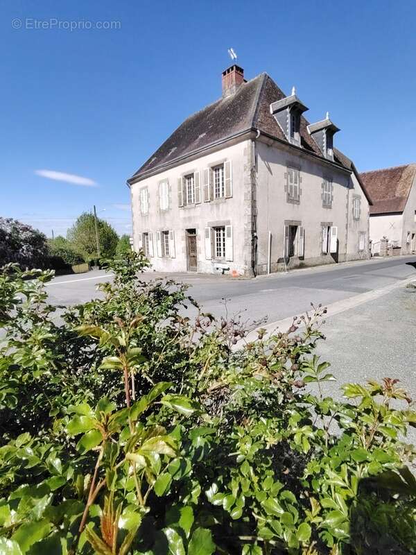 Maison à CHATELUS-MALVALEIX