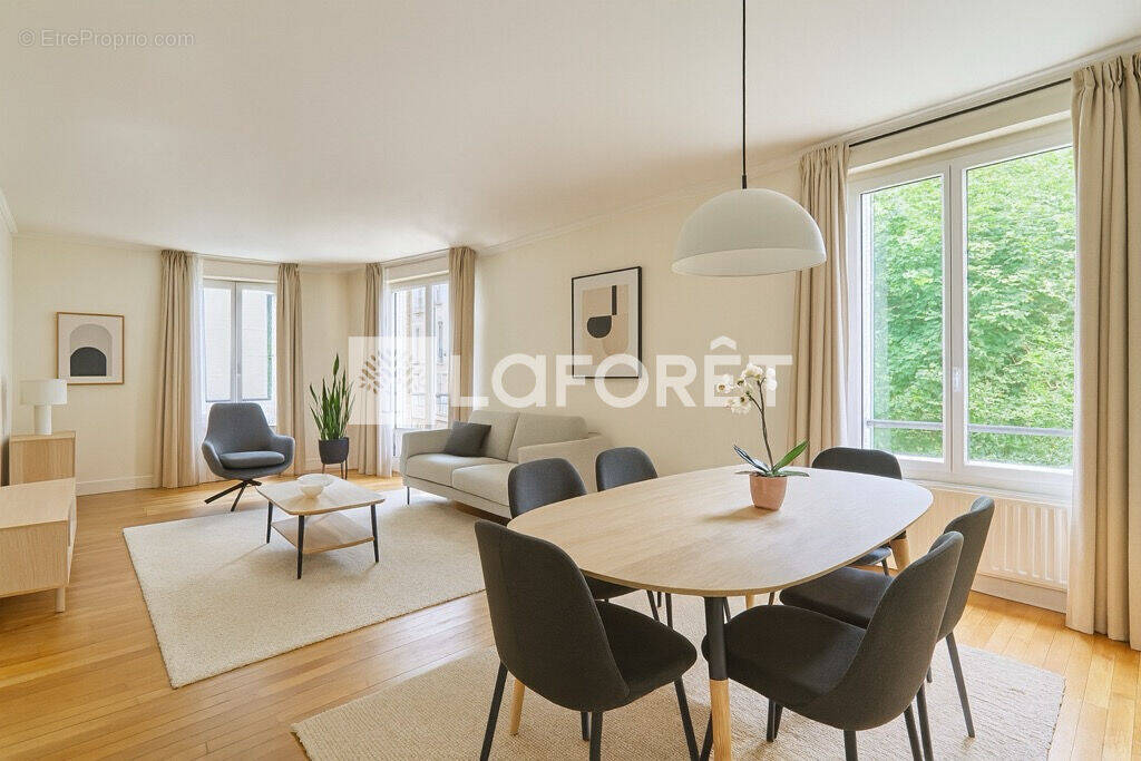 Appartement à PARIS-16E