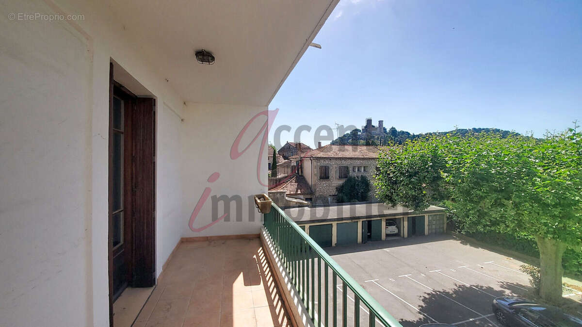 Chateaurenard : Appartement de 3 chambres avec triple balcons et parking privé - photo 17