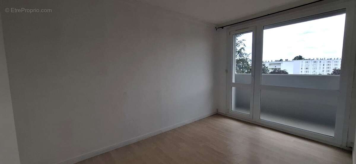 Appartement 2 pièces à vendre dans résidence recherchée avec Ascenseur, Quartier Remicourt SAINT QUENTIN (02) - photo 5