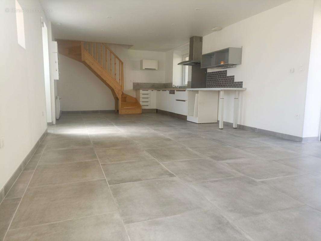 Maison 137 m² à Saint-Sigismond-De-Clermont  - photo 2