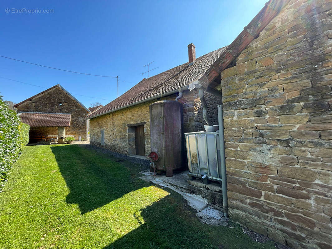 Maison à POLIGNY