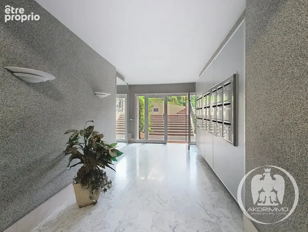Exclusivité – Nice Cimiez Superbe 2 pièces en dernier étage, au calme absolu & entouré de verdure ! - photo 9