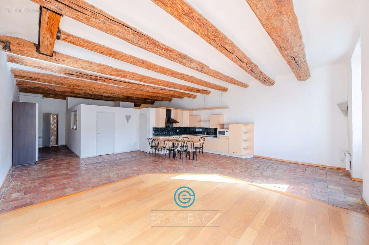 Appartement à MARSEILLE-1E