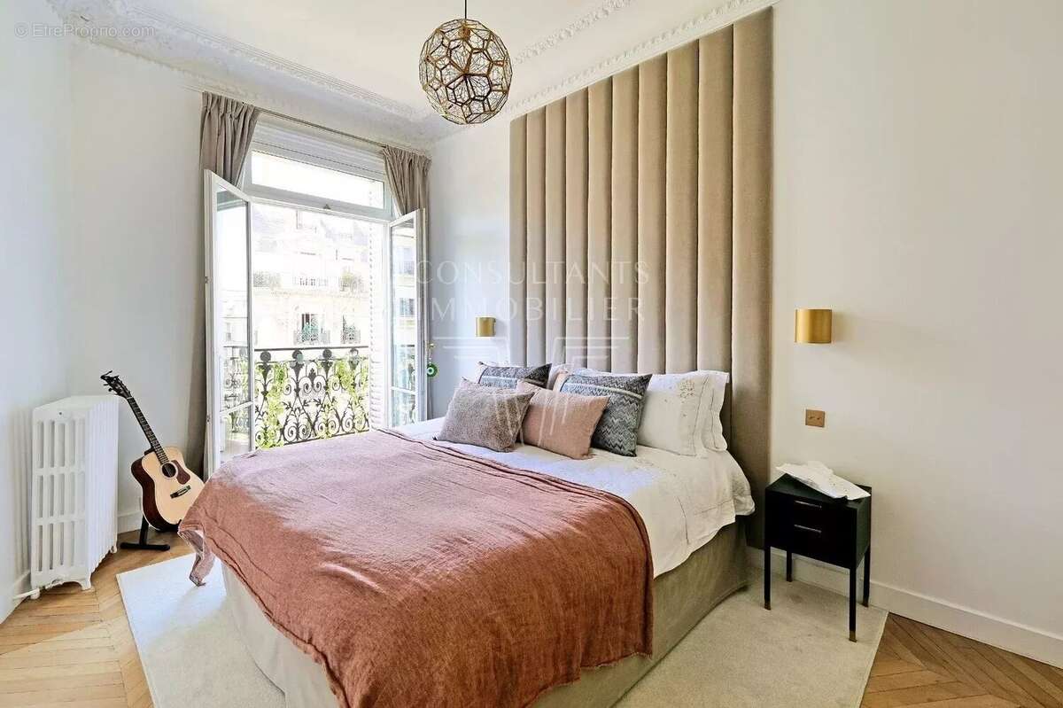 Appartement à PARIS-17E