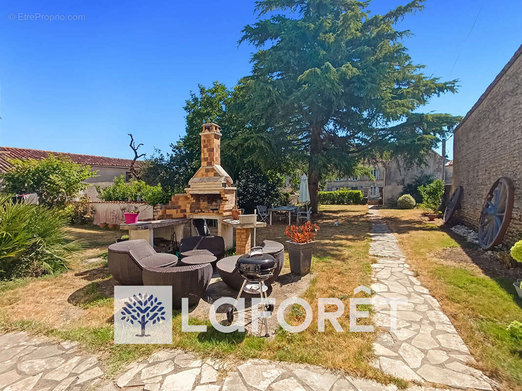 Maison à VILLARS-EN-PONS