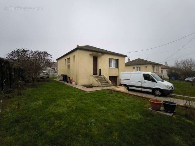 Maison à OULCHY-LE-CHATEAU