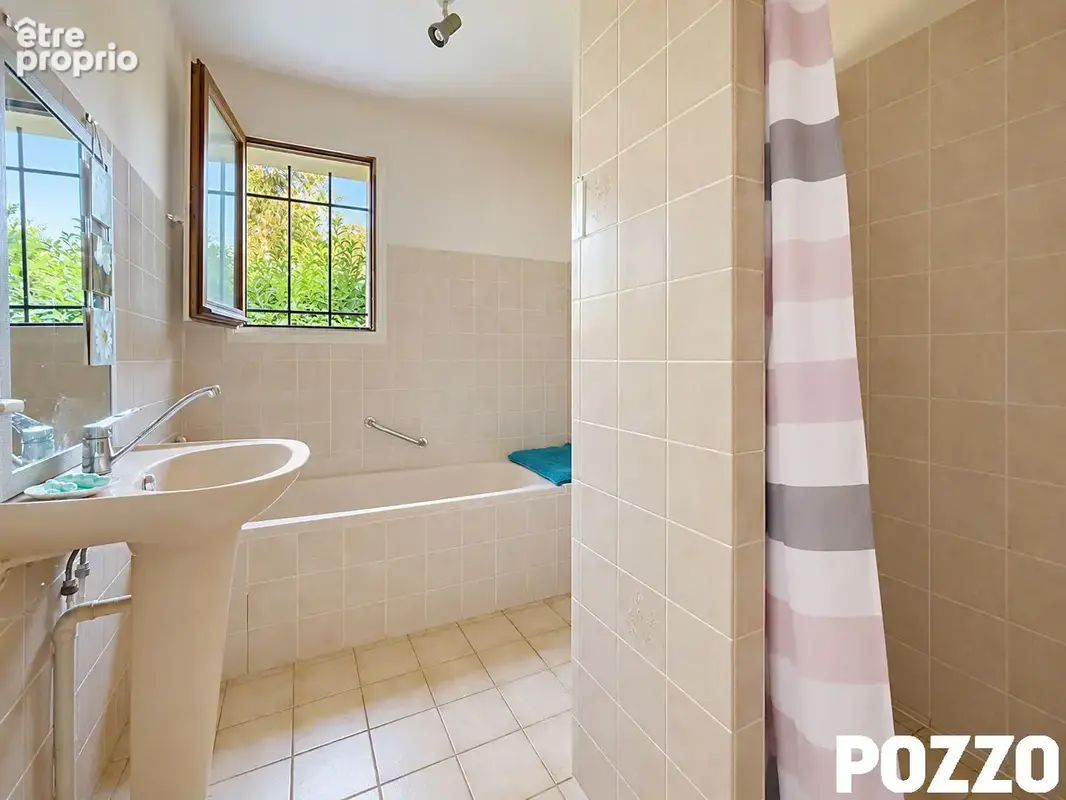 Poilley ? maison en pierre avec dépendances et terrain arboré - photo 10
