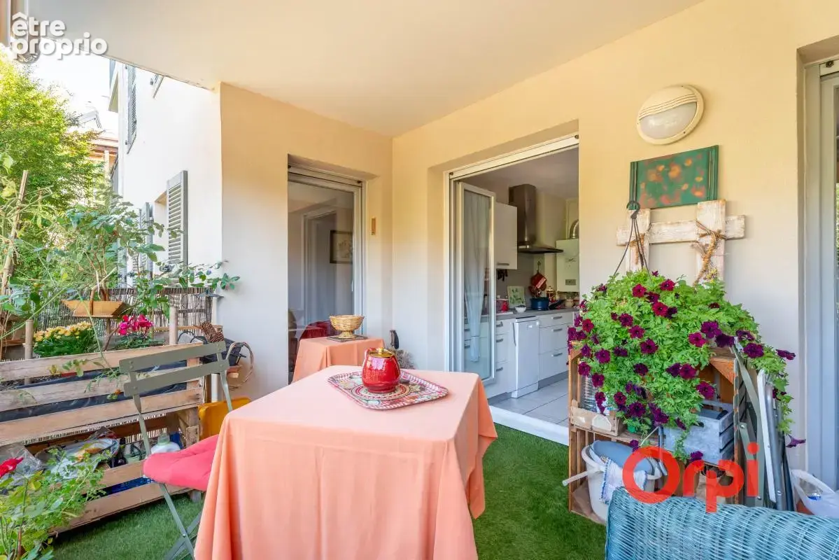 Appartement en parfait état avec terrasse et garage - photo 5