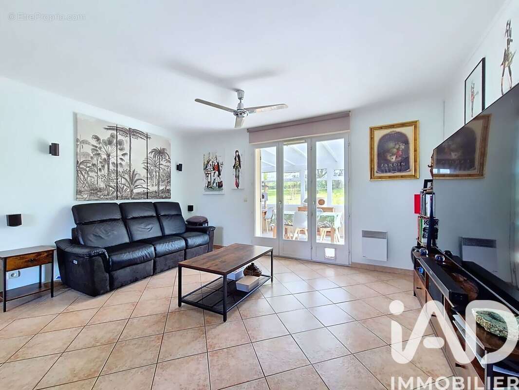 Photo 7 - Maison à VILLENEUVE-LA-GUYARD