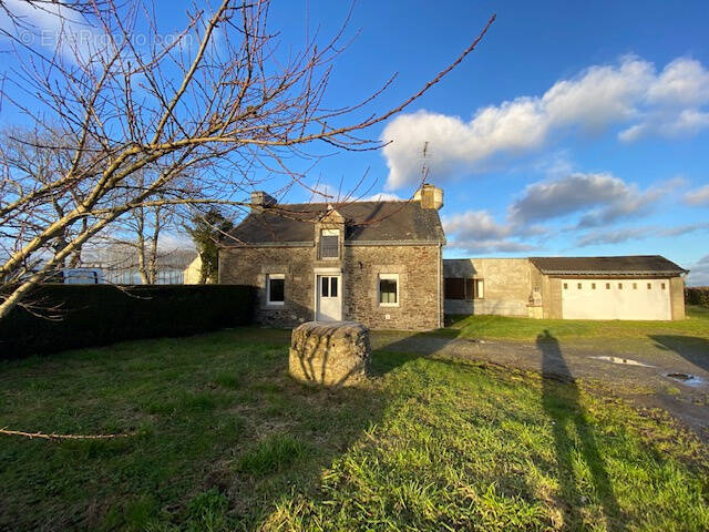 Maison à REGUINY