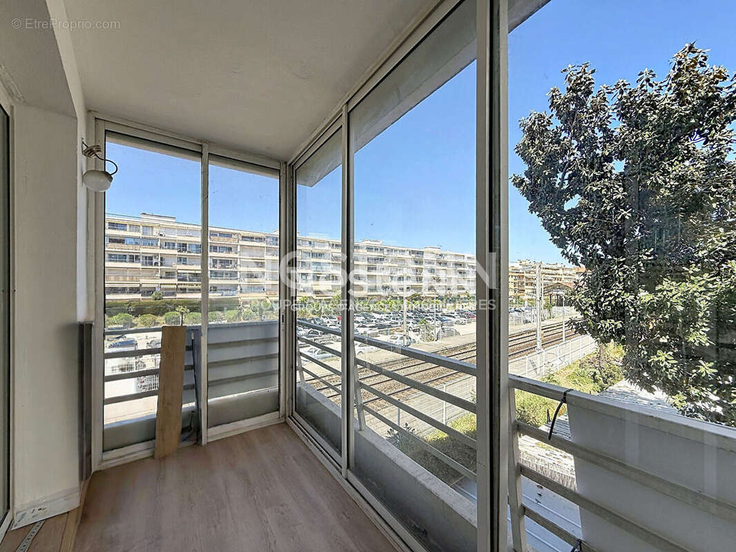 Appartement à VALLAURIS
