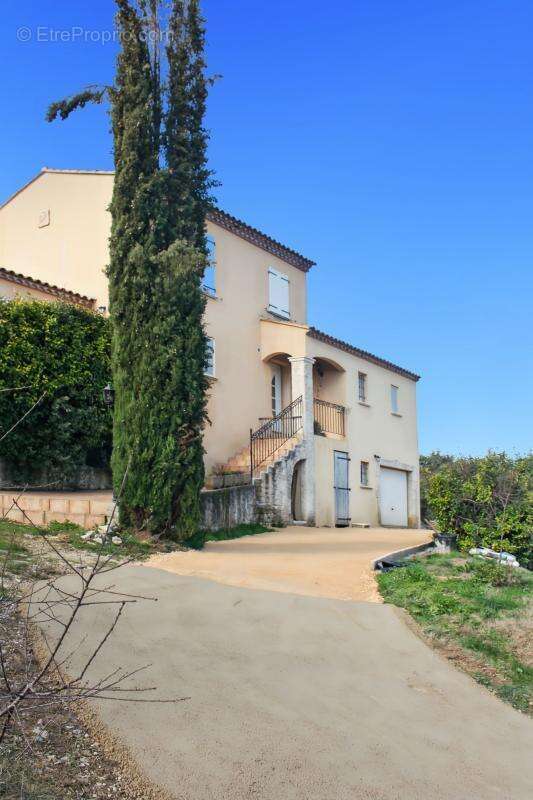 Maison à LUSSAN
