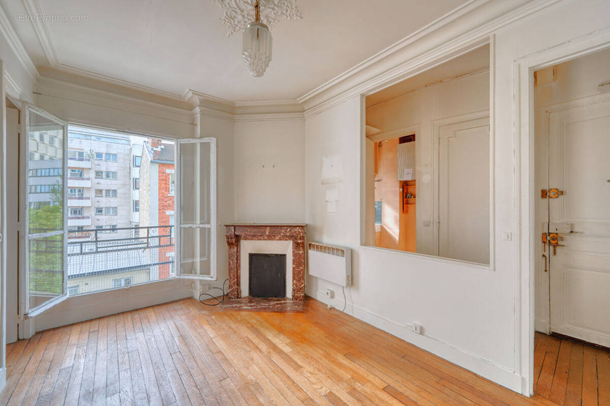 Appartement à PARIS-14E