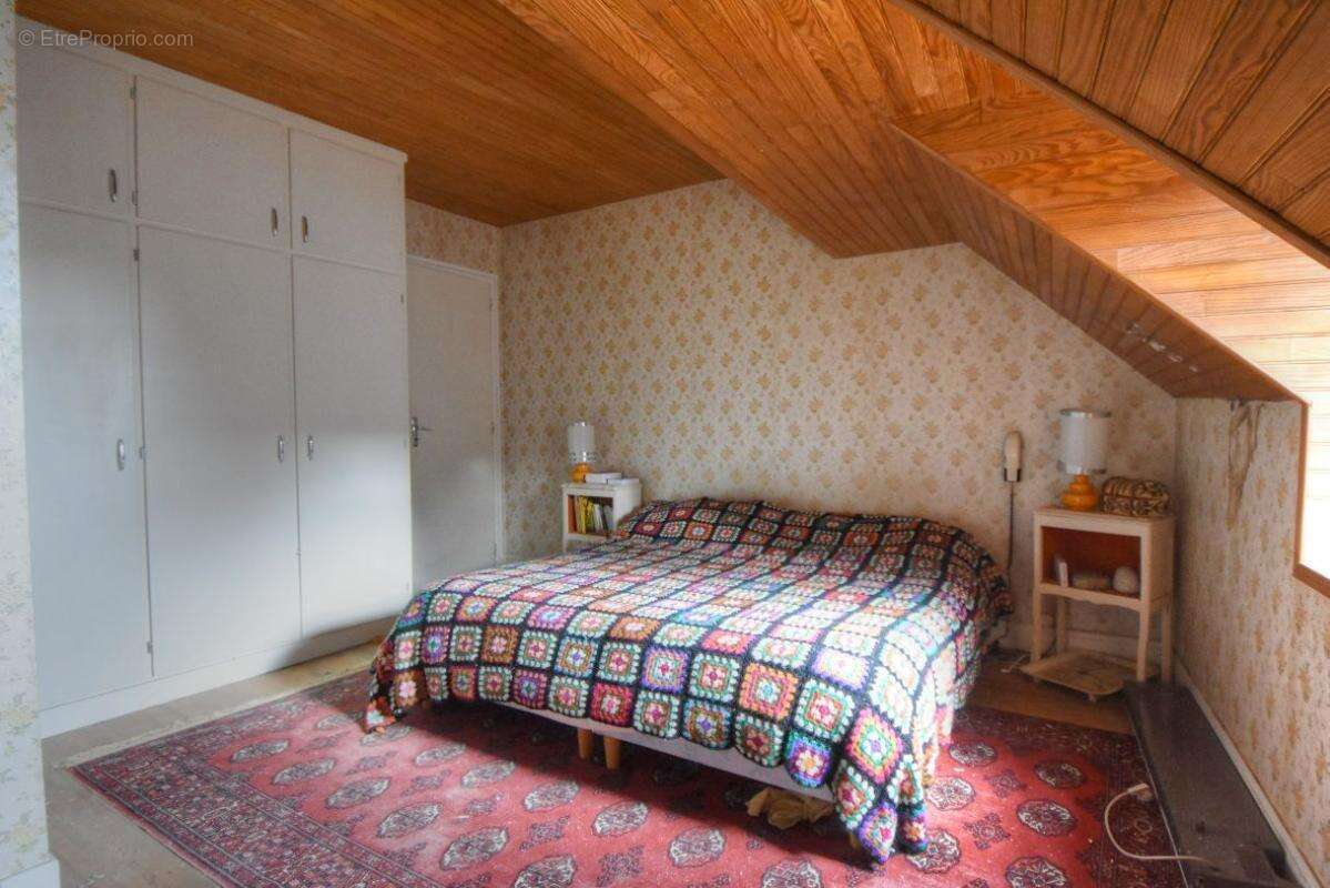 Immeuble d'habitation  et commerce de 177 m2 en centre ville - photo 11
