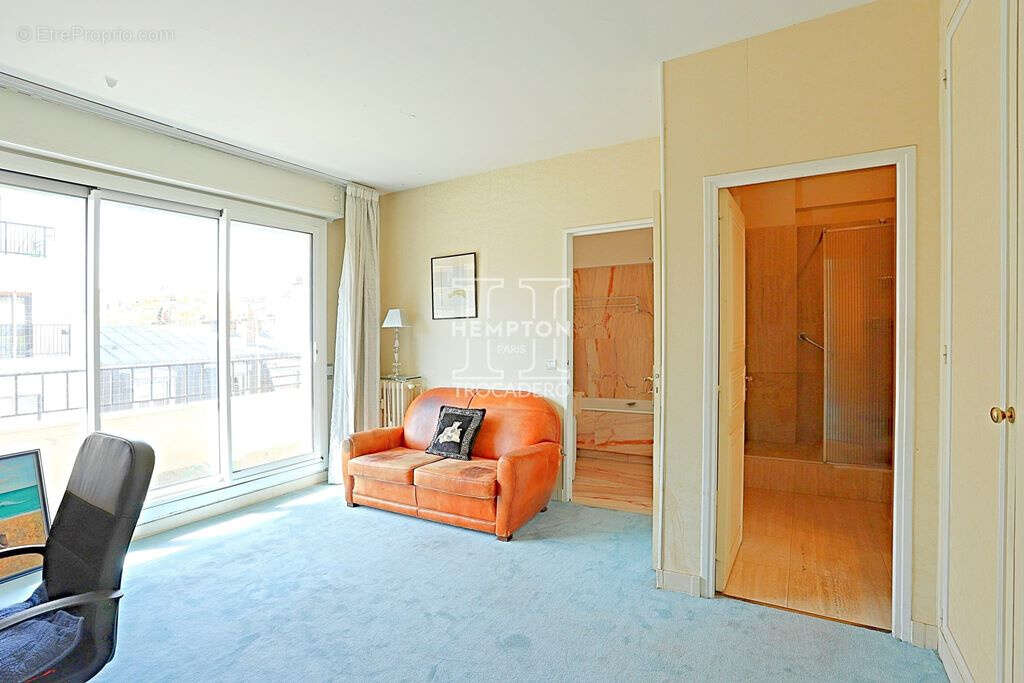 Appartement à PARIS-16E