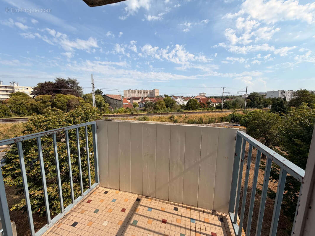 SAINT-AGNE - T5 de 80,97m2 avec balcon et cave. - photo 3