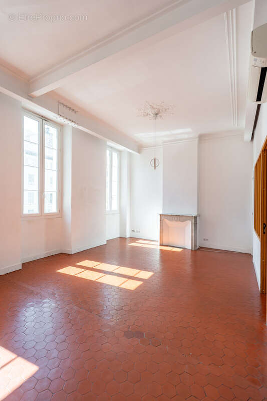 Appartement à MARSEILLE-1E