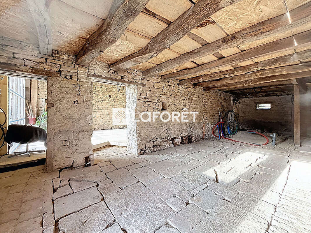 Maison à SAINT-JULIEN