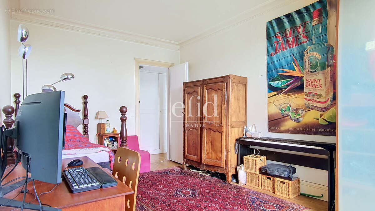 Appartement à PARIS-16E