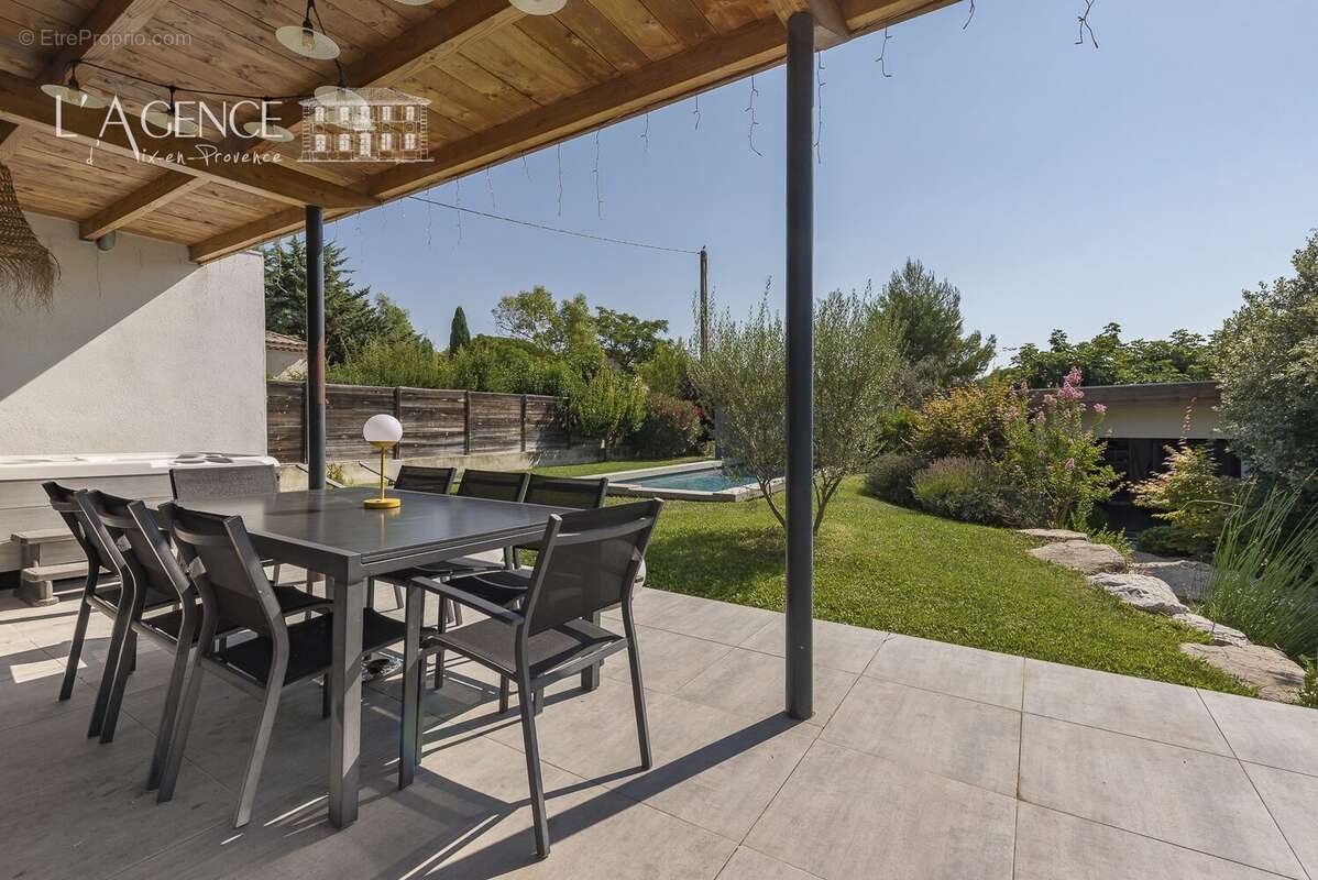 Maison 230 m² à Venelles  - photo 4