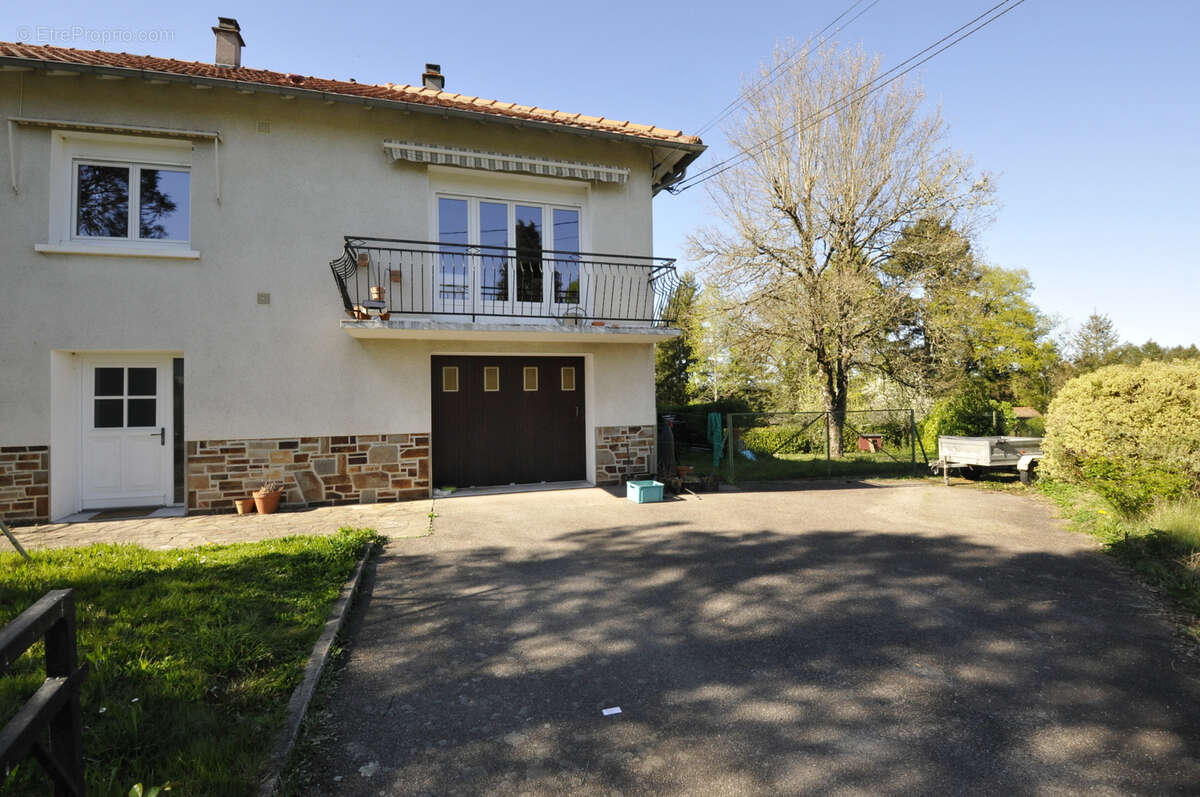 Maison à LE PALAIS-SUR-VIENNE