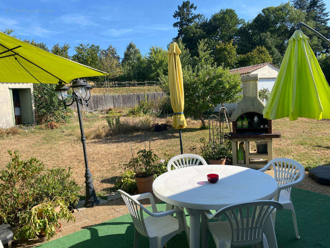 Plain-pied sur 845m2 avec garage a 2 pas du lac ! - photo 12