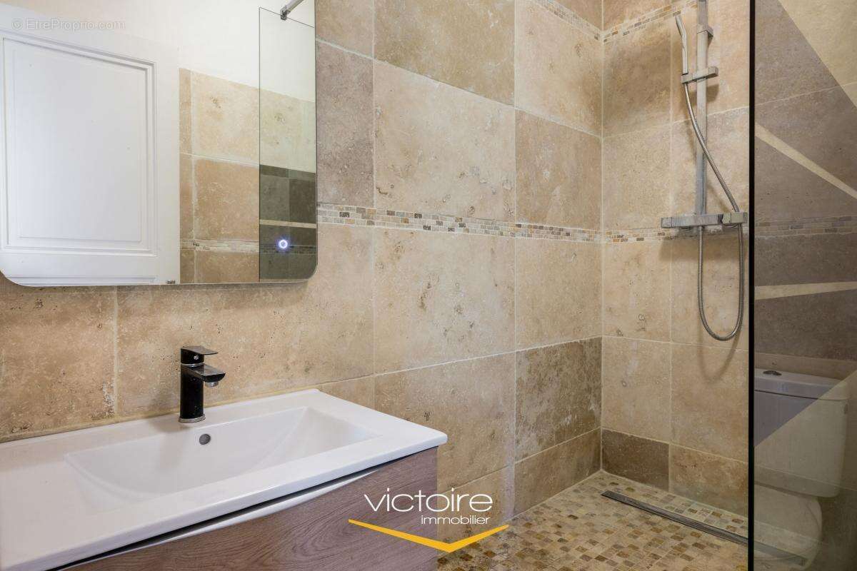 Saint-Priest Village - Grande maison familiale avec T2 indépendant - photo 10