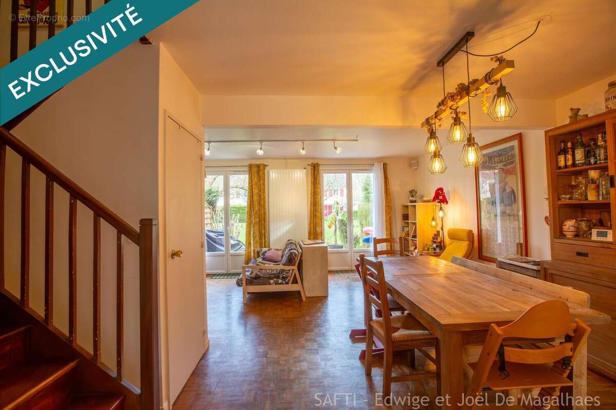 Photo 2 - Maison à LE MESNIL-SAINT-DENIS