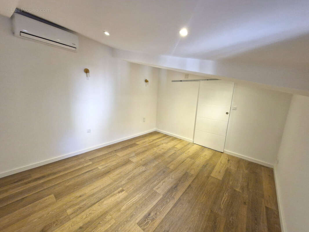 Appartement à SOLLIES-PONT