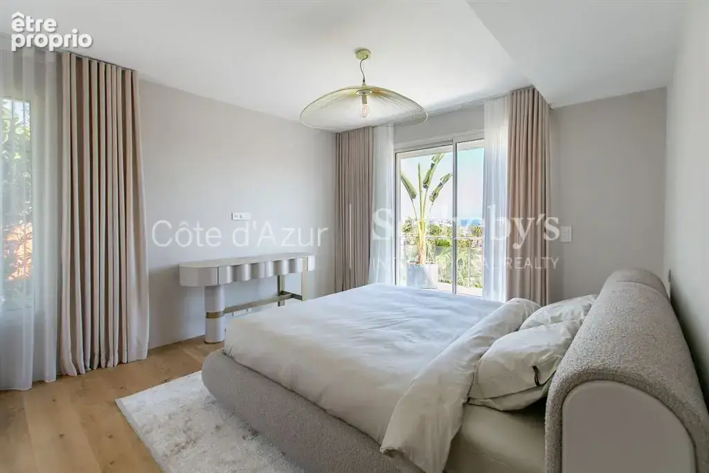 Cap d’Antibes, villa contemporaine de 320 m² avec piscine et vue mer - photo 16