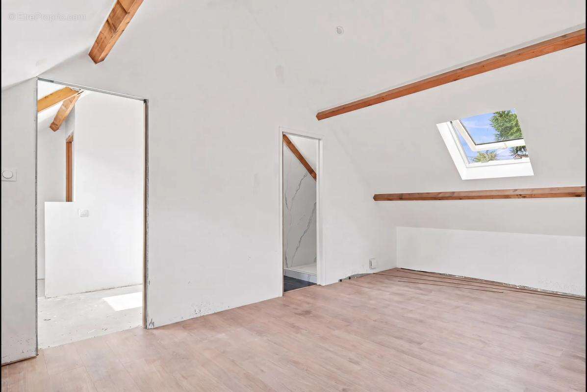 Maison de 7 pièces de 150 m² à Villejuif - photo 5