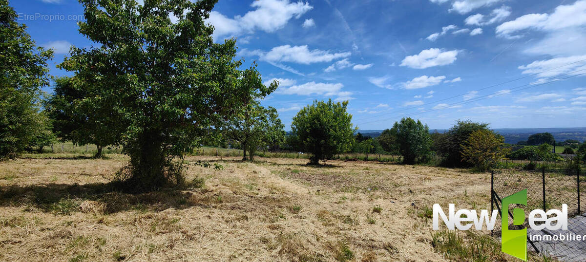 Terrain à DONZENAC