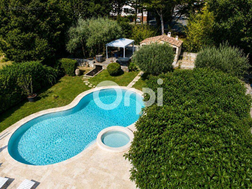 Double garage - hyper calme - grand terrain plat - piscine - pool house - photo 4