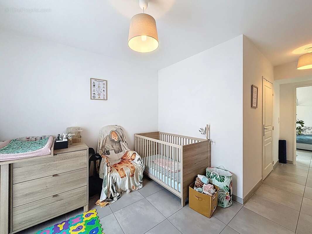 Appartement à SAINT-LAURENT-DU-VAR