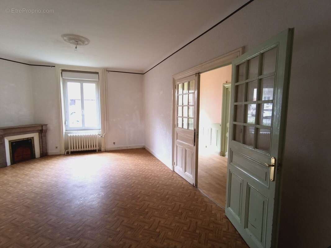 Maison à COURS-LA-VILLE