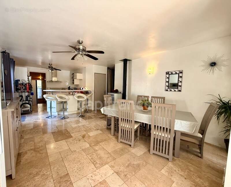 Maison à BAGNOLS-EN-FORET