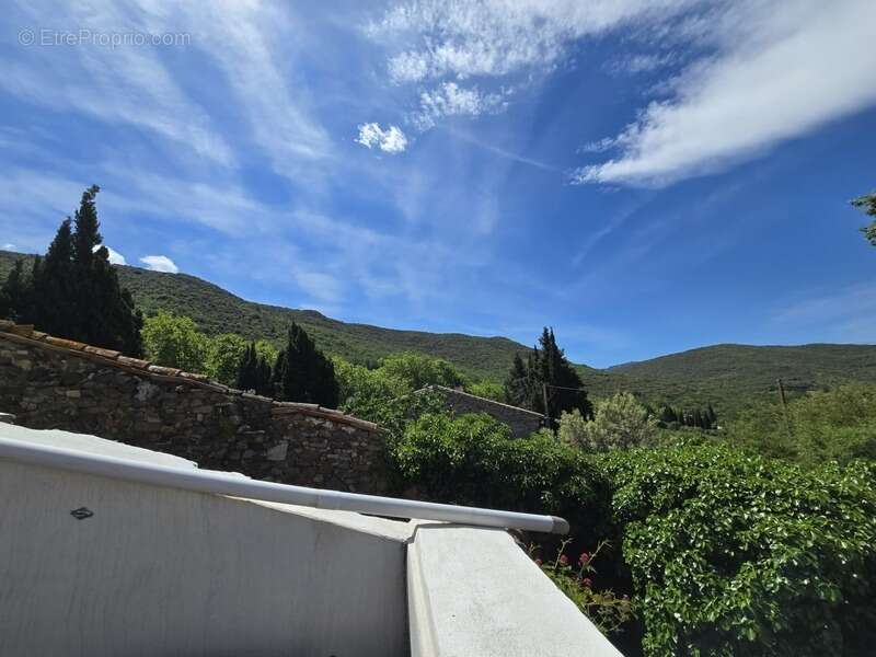 Maison rénovée - terrasse avec vue - jacuzzi - dpe b - 3 espaces nuit - dépendances de 92 m² - photo 2