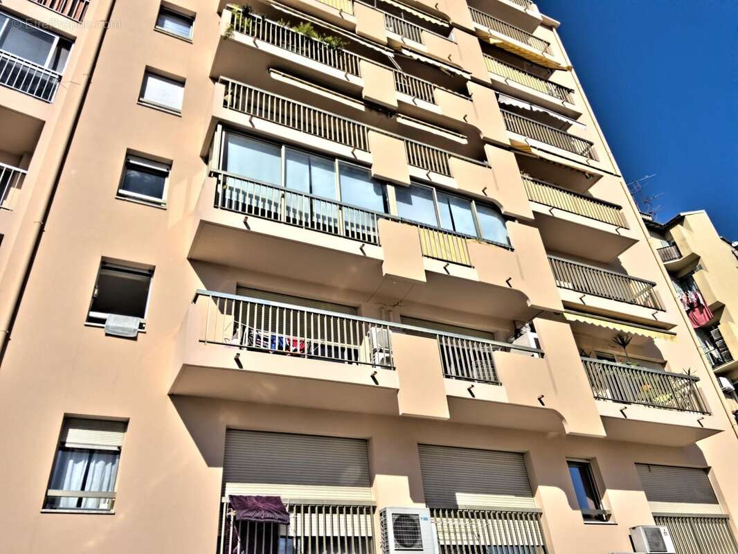 Studio 40 m² repensé avec vraie chambre – Nice - photo 11