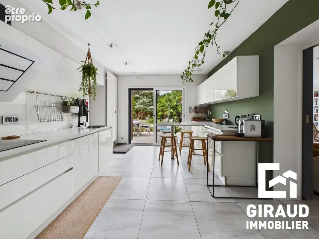 Maison 7 pièces 258 m² à vendre à Fontenay-Le-Comte (85200) - photo 9
