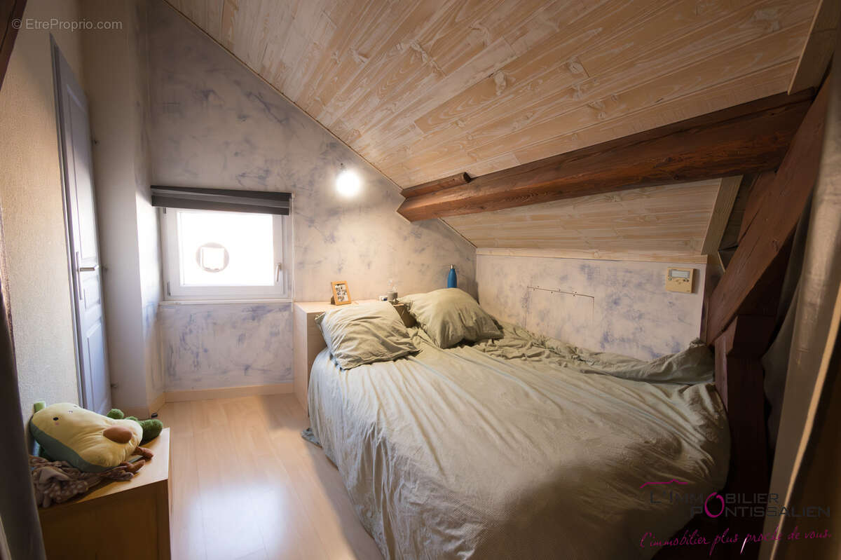 Pontarlier - centre ville : appartement atypique de type 2 avec cave - photo 3