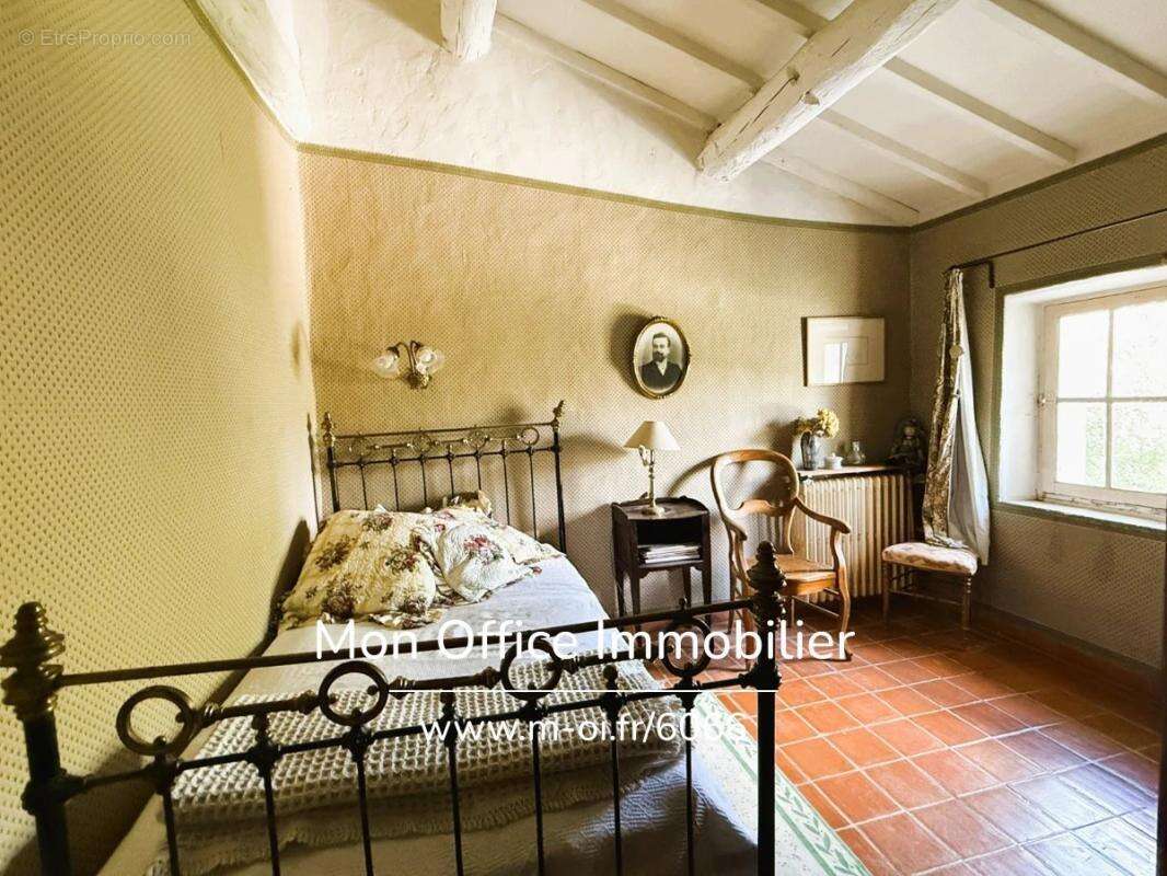 Référence : 6066-ANC - Bastide familiale avec dépendances et grand terrain à pied de La Tour d'Aigues - photo 13