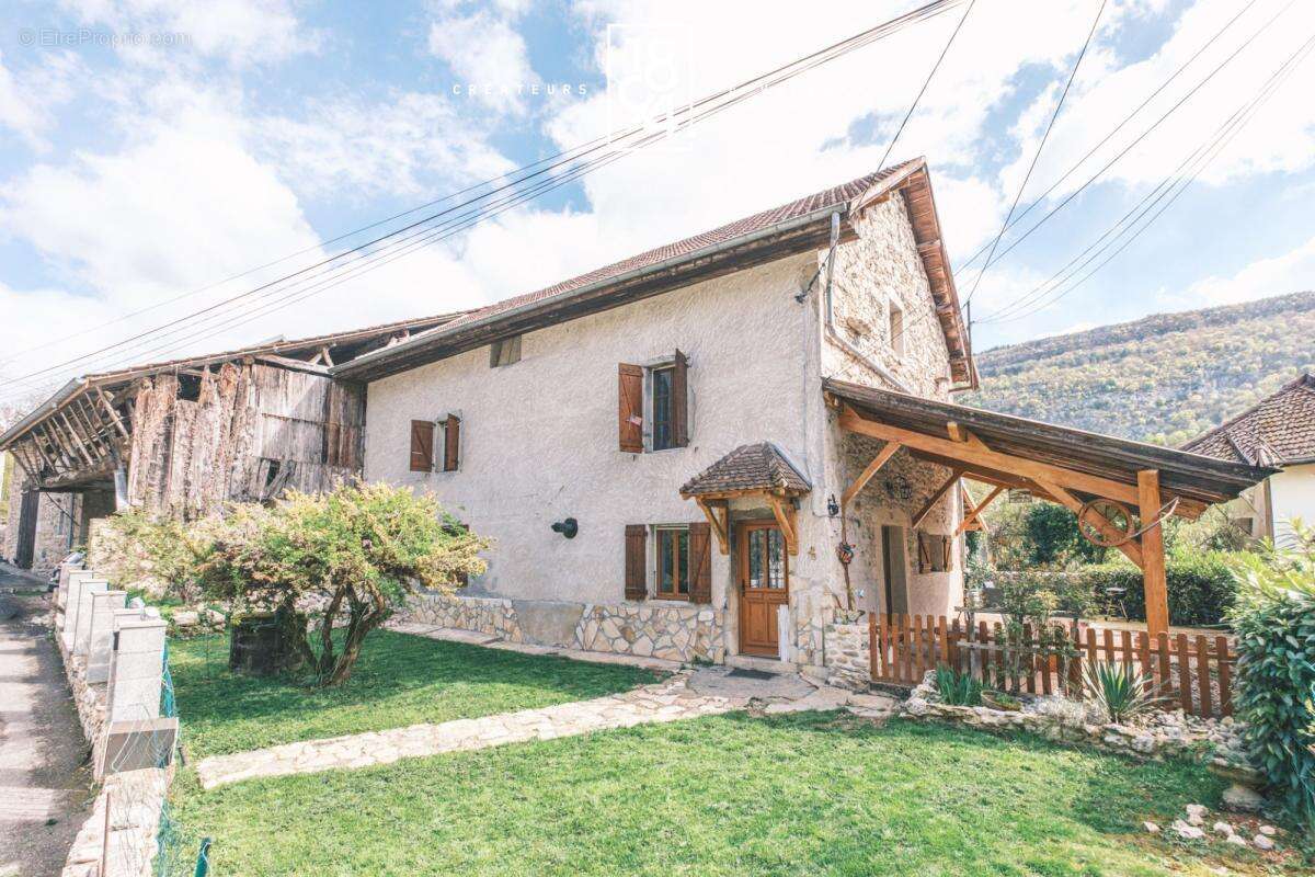 Maison à VIRIGNIN