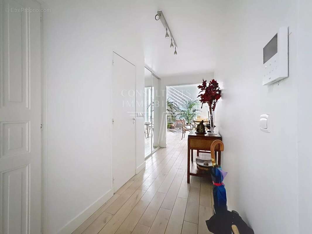 Appartement à PARIS-16E
