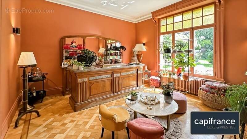 Une demeure de caractère au cœur du Jardin de la Rhonelle — 282 m² d'histoire préservée - photo 7