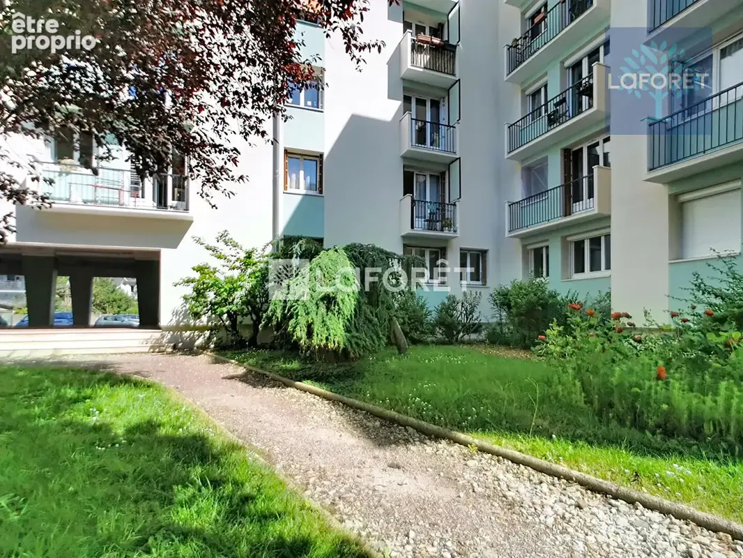 Rennes Alphonse Guérin - Type 3 avec parking et cave - 69.39 m² - photo 9